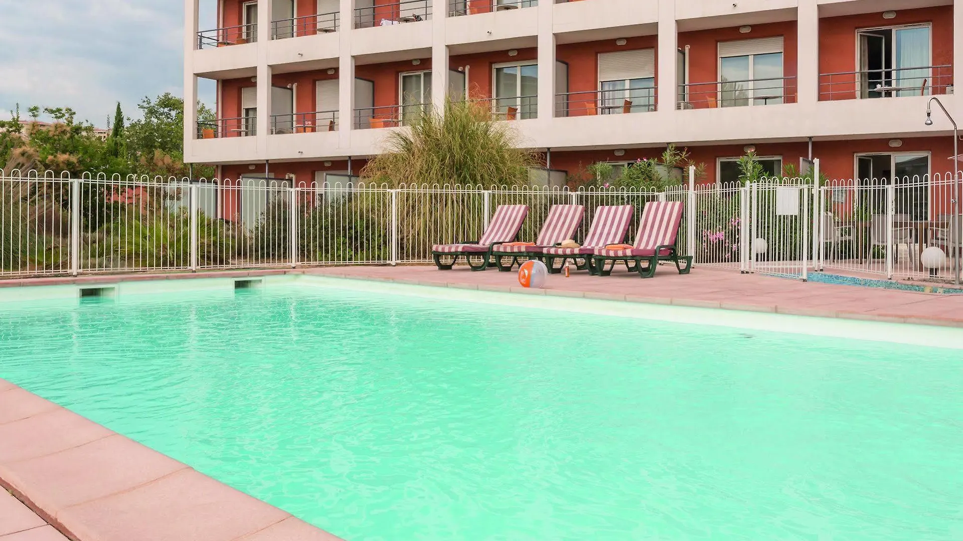 Appart'City Classic Aix-En-Provence - La Duranne Aparthotel